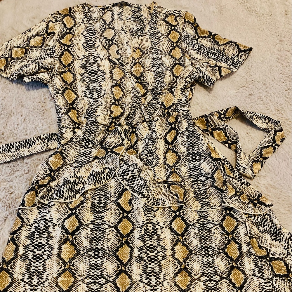 Women's Ruffle Snake skin print Short Sleeve V Neck Dress Skirt with Belt.